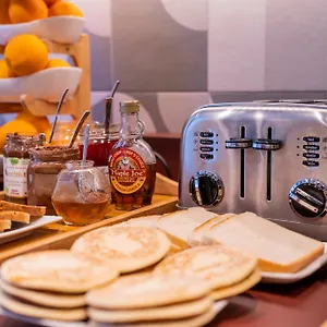 Отель Ibis Styles Montmartre Batignolles