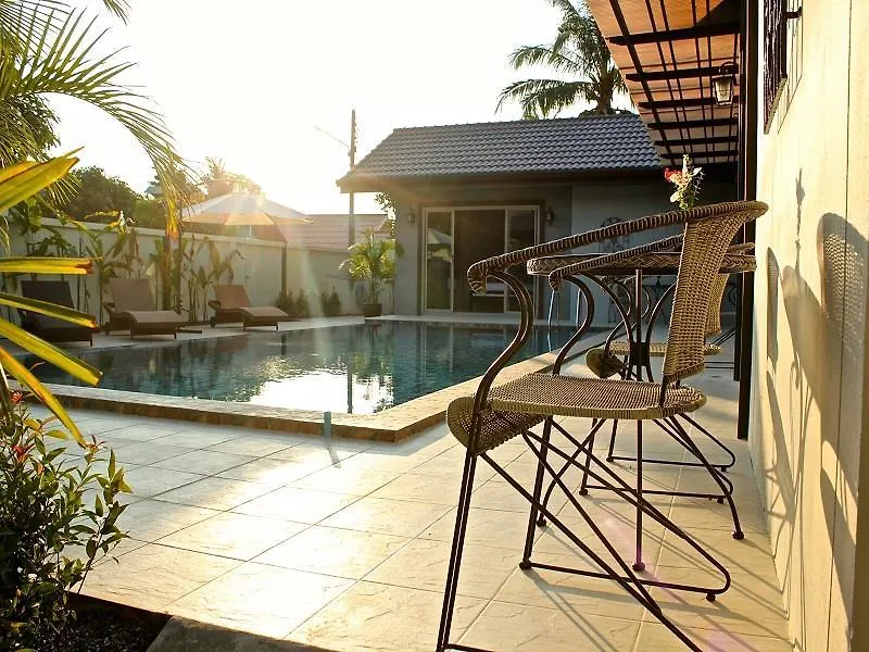 The Snug Airportel - Phuket Airport Nai Yang-stranden Gæstehus